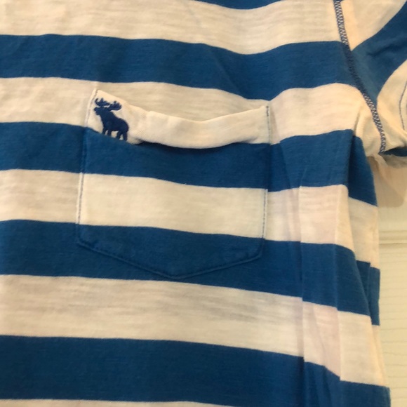 Abercrombie and fitch Blue and white striped T-shirt - Picture 2 of 4
